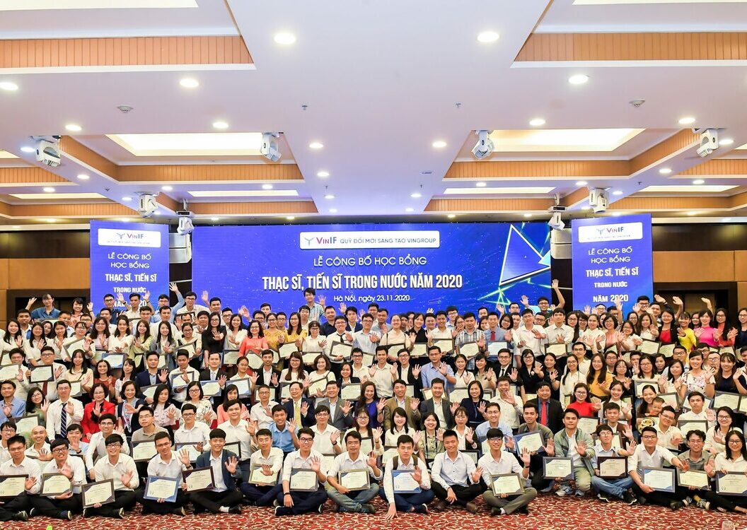 Interface moderne de Unique Casino montrant une sélection de machines à sous et de jeux de table sur un écran d'ordinateur